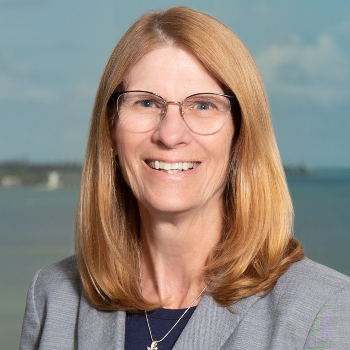 Lynn Friend headshot